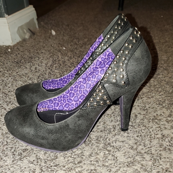 Black studded TUK pumps - Picture 2 of 5